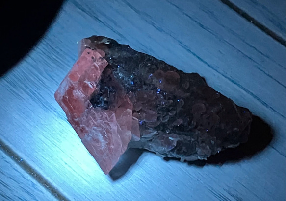 グリーンダイヤモンドカルサイト（クォーツ＆ヘマタイト母岩付き） 母岩付きカルサイト 蛍光有り 方解石原石 天然石 stonetatsuya