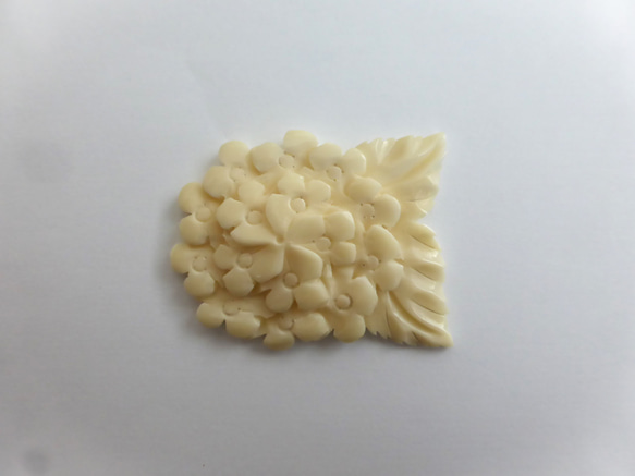 ナンタケットバスケット用 マッコウ鯨歯のオーナメント「紫陽花