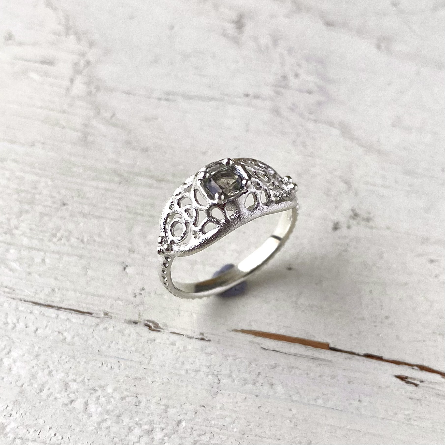 モスアクアマリンの指輪