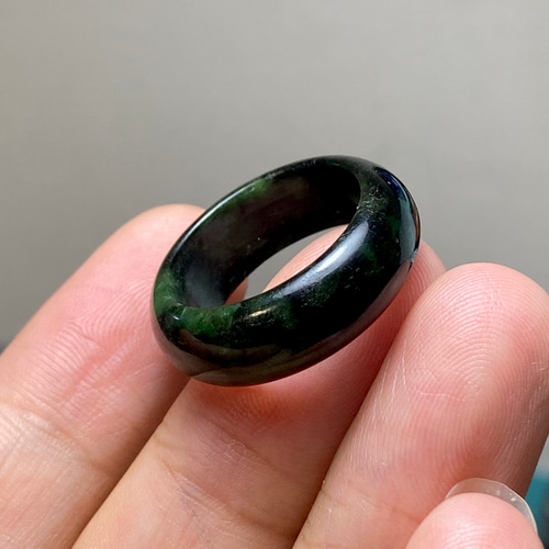 L9-65 一点物 墨緑色 14.0号 ミャンマー産天然 A貨 本翡翠 くりぬき