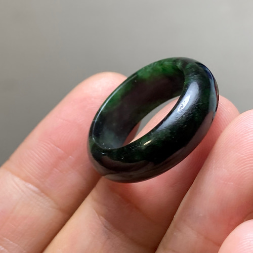 ミャンマー産天然本翡翠 くりぬきリング L9-65 一点物 墨緑色 14.0号 ミャンマー産天然 A貨 本翡翠 くりぬき
