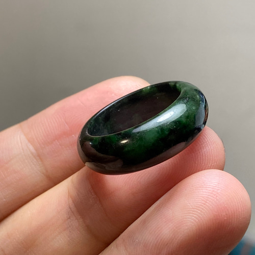 ミャンマー産翡翠くりぬきリング☆氷陽翠 L9-65 一点物 墨緑色 14.0号 ミャンマー産天然 A貨 本翡翠
