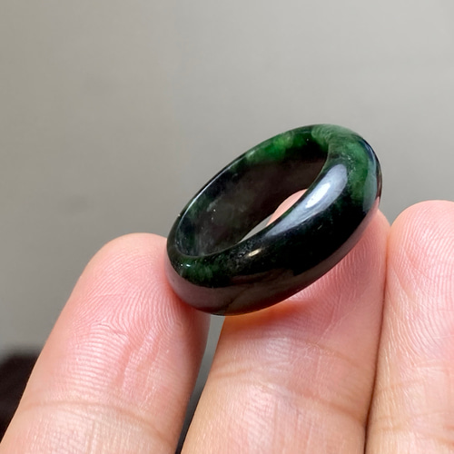 L9-65 一点物 墨緑色 14.0号 ミャンマー産天然 A貨 本翡翠 くりぬき