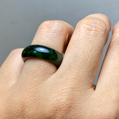 L9-65 一点物 墨緑色 14.0号 ミャンマー産天然 A貨 本翡翠 くりぬき