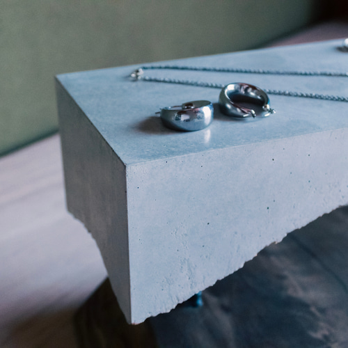 plate：浮」コンクリートと木のアクセサリートレイ＆ディスプレイ