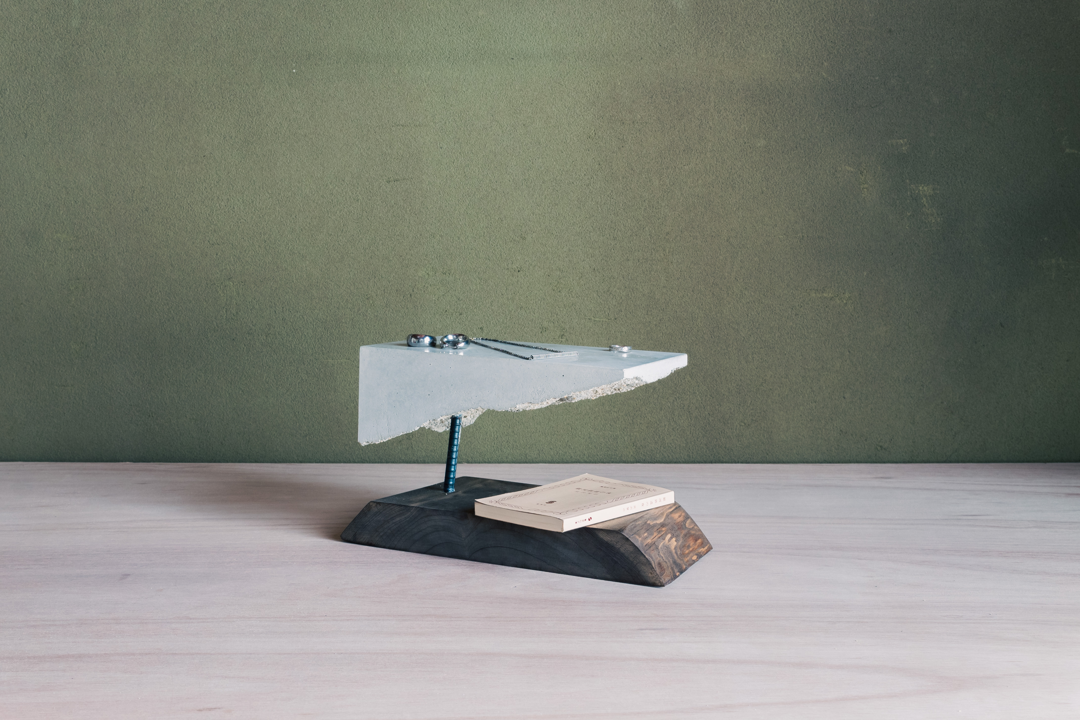 「plate：浮」コンクリートと木のアクセサリートレイ＆ディスプレイトレイ