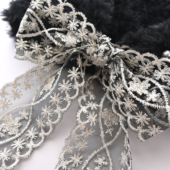 超早割クリスマス✨レースのリボンで結ぶ、ふわふわファー×パールビーズ ネックウォーマー《ブラック》 12枚目の画像