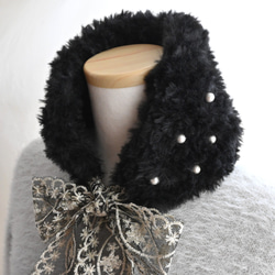 超早割クリスマス✨レースのリボンで結ぶ、ふわふわファー×パールビーズ ネックウォーマー《ブラック》 13枚目の画像