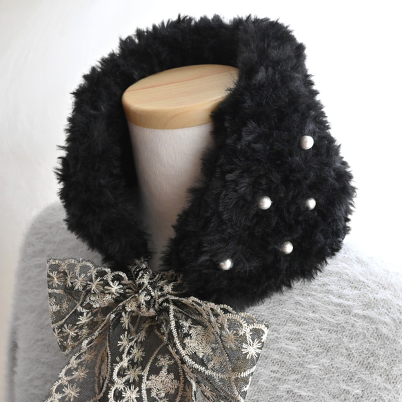 超早割クリスマス✨レースのリボンで結ぶ、ふわふわファー×パールビーズ ネックウォーマー《ブラック》 13枚目の画像