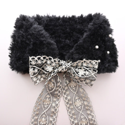 超早割クリスマス✨レースのリボンで結ぶ、ふわふわファー×パールビーズ ネックウォーマー《ブラック》 2枚目の画像