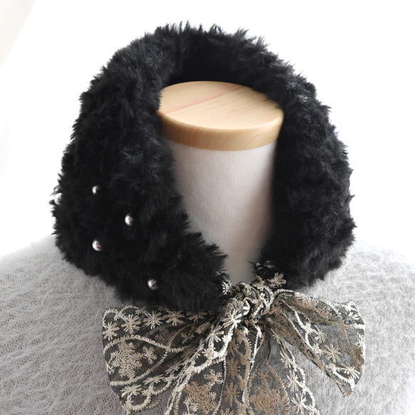 超早割クリスマス✨レースのリボンで結ぶ、ふわふわファー×パールビーズ ネックウォーマー《ブラック》 15枚目の画像