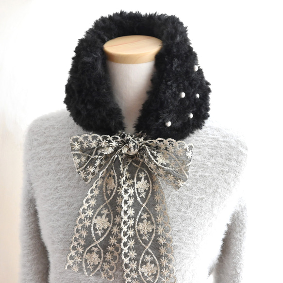 超早割クリスマス✨レースのリボンで結ぶ、ふわふわファー×パールビーズ ネックウォーマー《ブラック》 7枚目の画像