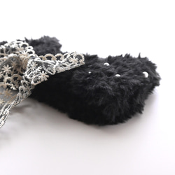 超早割クリスマス✨レースのリボンで結ぶ、ふわふわファー×パールビーズ ネックウォーマー《ブラック》 6枚目の画像