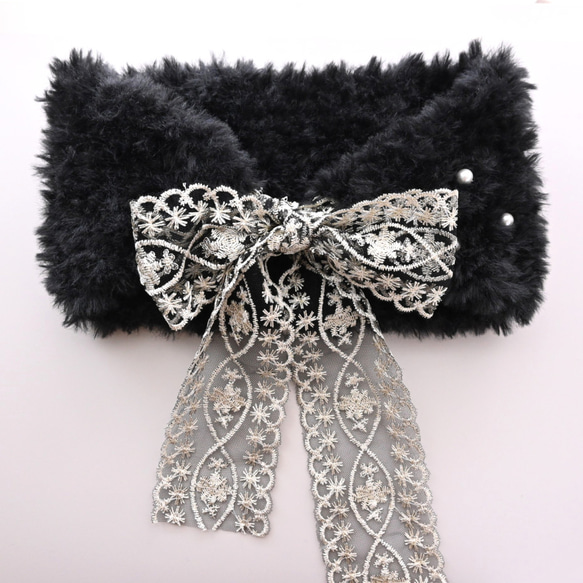 超早割クリスマス✨レースのリボンで結ぶ、ふわふわファー×パールビーズ ネックウォーマー《ブラック》 8枚目の画像