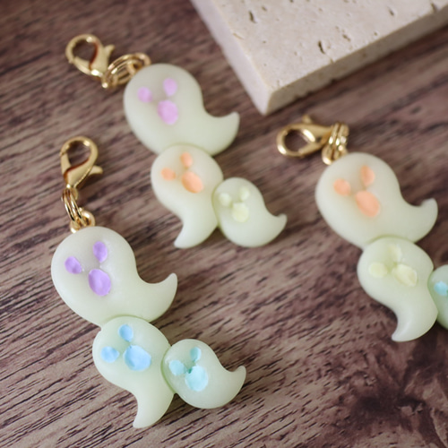 Ghost mini Keychain】おばけ 光るミニチャーム 蓄光 パステル