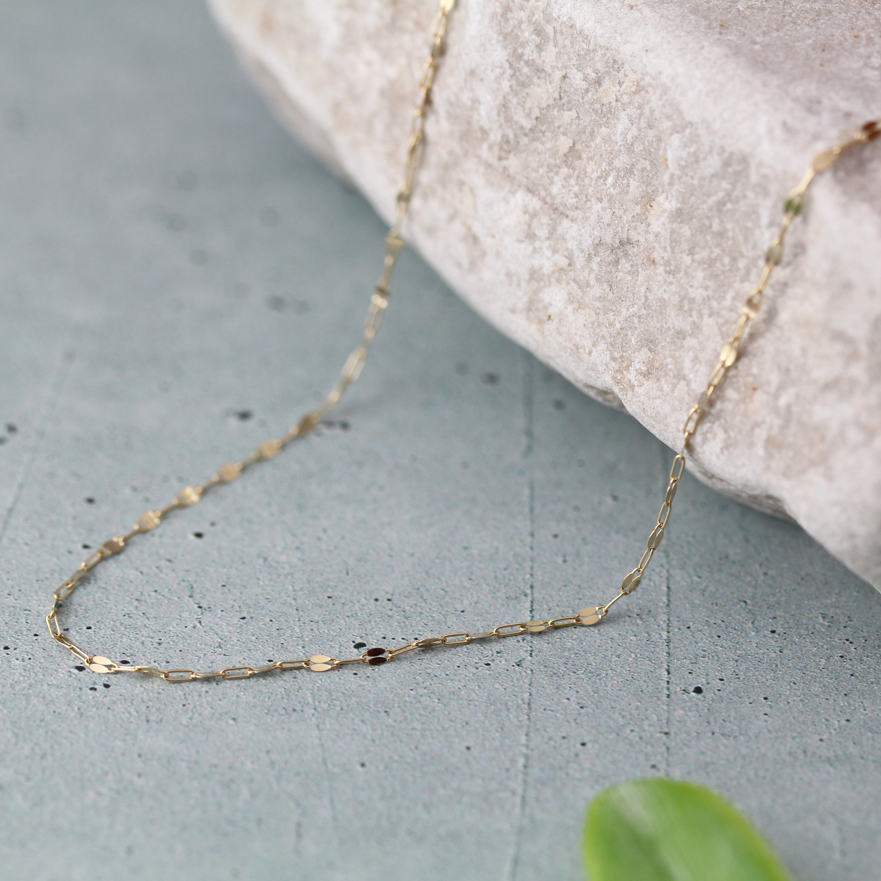 冬のおしゃれに♡つけっぱなし K10 シンプル 華奢 ペタル チェーンネックレス スキンジュエリー 〈135〉