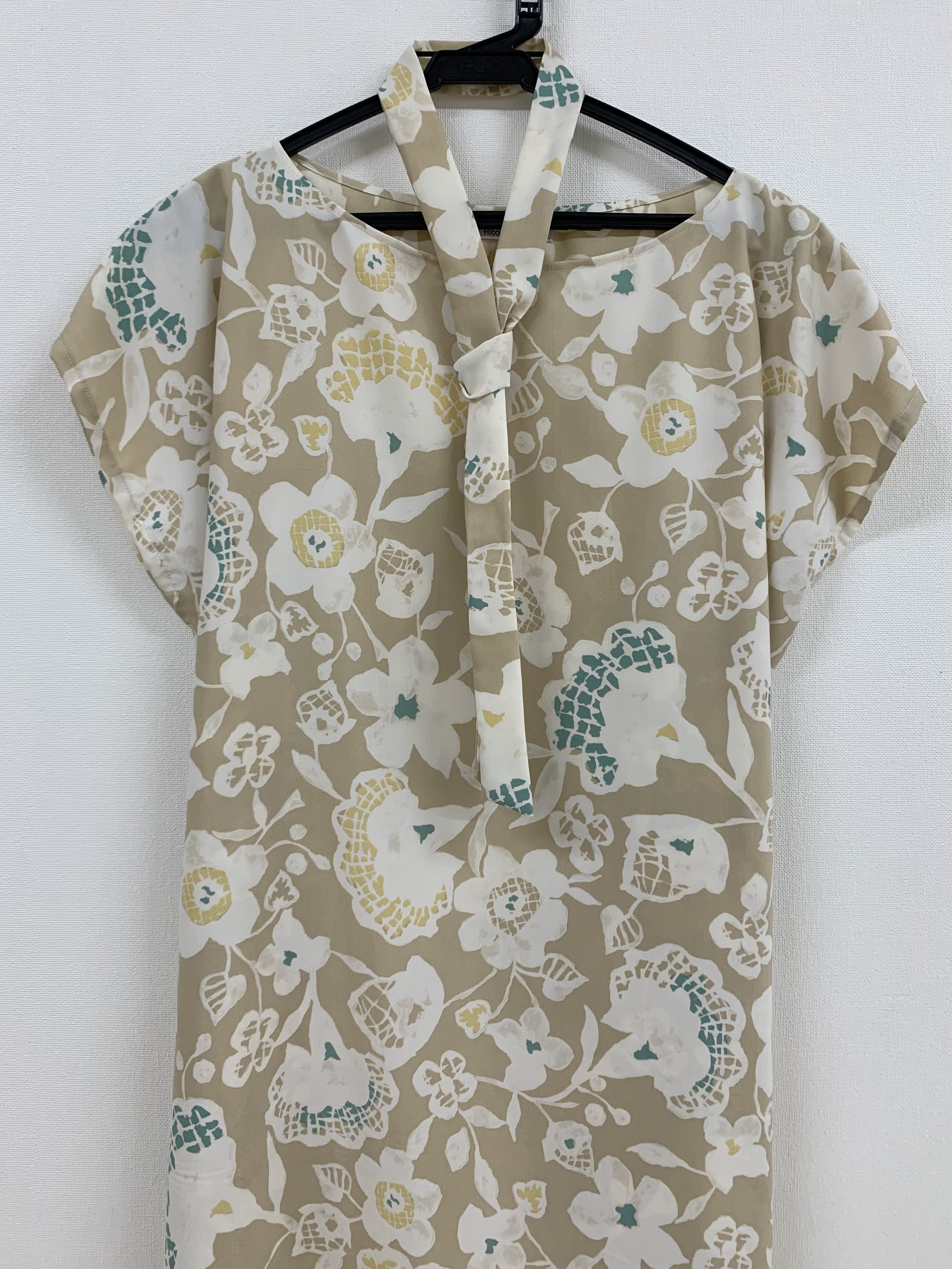 【お洗濯OK！直線裁ちワンピース】 国産生地 flower beige 9,636円