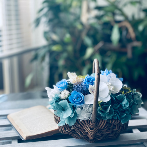 青 ブルーローズと幸せ胡蝶蘭の華やかバスケット 新築祝い仏花 開店