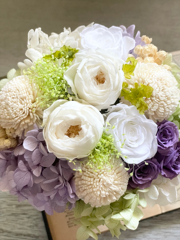 ⌘3種類のバラが綺麗！プリザーブドフラワー仏花　お供え　仏花　開店祝い　新築祝い　結婚祝い　退職祝い　ホワイト　パープル 3枚目の画像