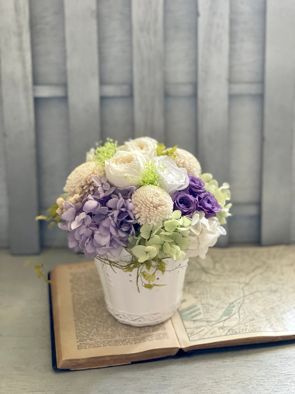 ⌘3種類のバラが綺麗！プリザーブドフラワー仏花　お供え　仏花　開店祝い　新築祝い　結婚祝い　退職祝い　ホワイト　パープル 1枚目の画像