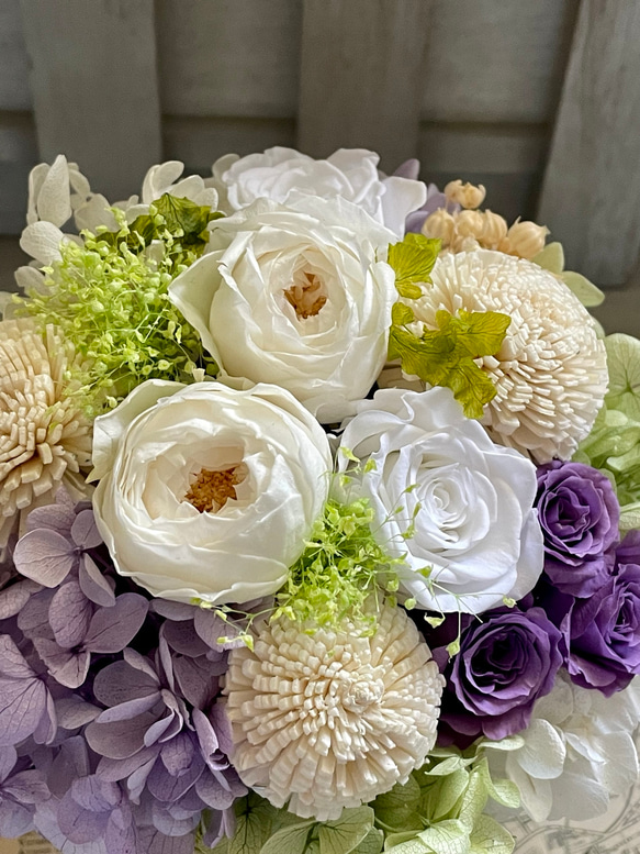 ⌘3種類のバラが綺麗！プリザーブドフラワー仏花　お供え　仏花　開店祝い　新築祝い　結婚祝い　退職祝い　ホワイト　パープル 6枚目の画像
