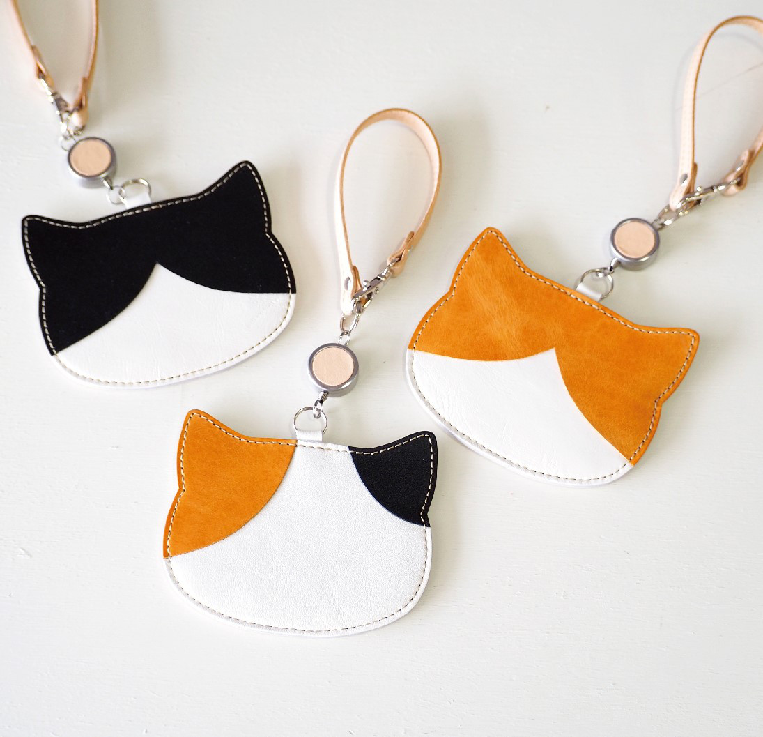 リール付きパスケース ねこ柄 本革　02214