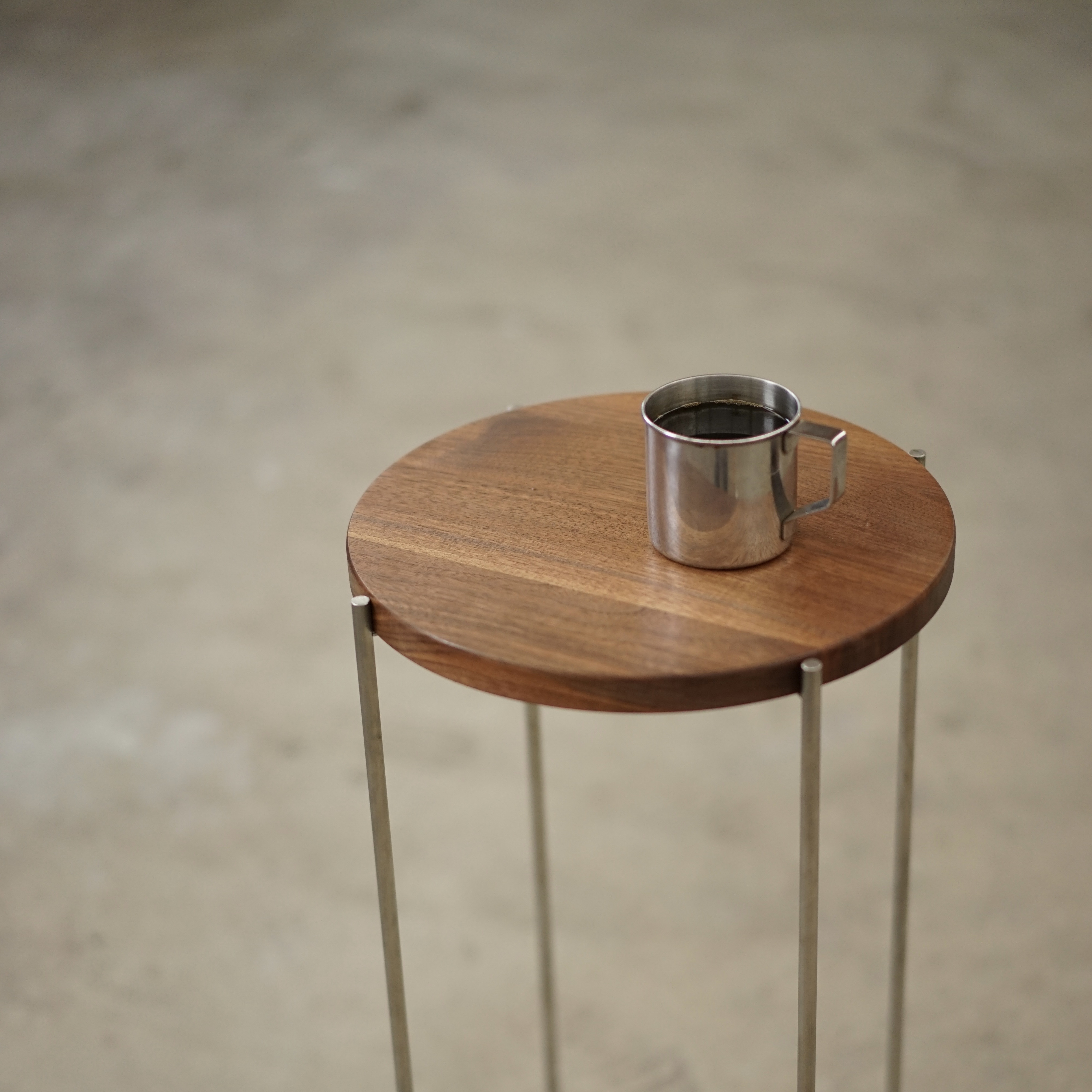 ウォールナット　サイドテーブル