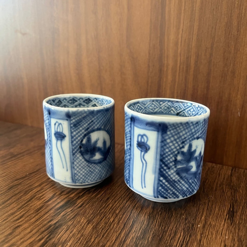 古伊万里　染付　金彩　七宝　色絵　覗き猪口　2客 伊万里 のぞき猪口 色絵金彩 覗 盃 おちょこ 酒器 窓絵 牡丹 経