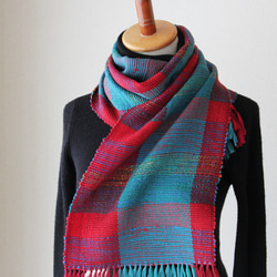 《斬新カラーでマンネリ解消！》ウール手織りマフラー　レッド×くすみブルー/プレゼント/秋冬 3枚目の画像