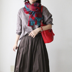 《斬新カラーでマンネリ解消！》ウール手織りマフラー　レッド×くすみブルー/プレゼント/秋冬 5枚目の画像