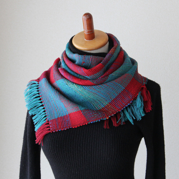 《斬新カラーでマンネリ解消！》ウール手織りマフラー　レッド×くすみブルー/プレゼント/秋冬 1枚目の画像
