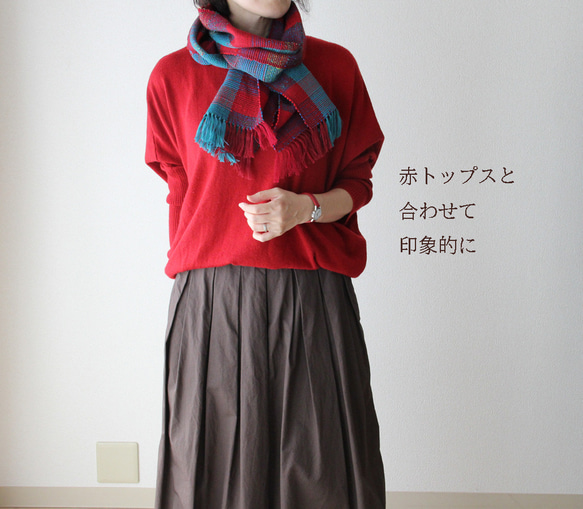 《斬新カラーでマンネリ解消！》ウール手織りマフラー　レッド×くすみブルー/プレゼント/秋冬 6枚目の画像