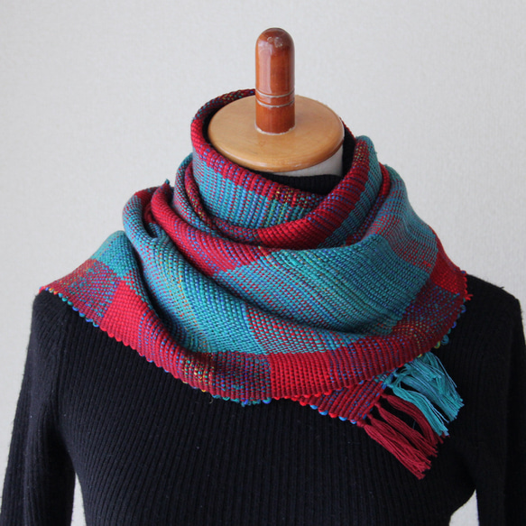 《斬新カラーでマンネリ解消！》ウール手織りマフラー　レッド×くすみブルー/プレゼント/秋冬 7枚目の画像
