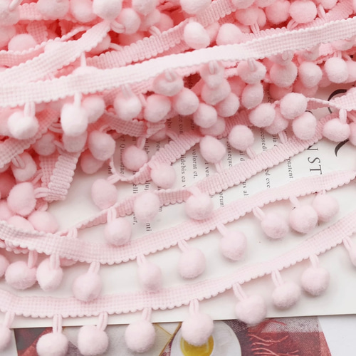 ポンポンレース ピンク エプロン ピンクバラ柄 ピンクレースフリル 白