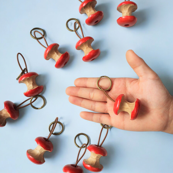 メメルコルク筒型キーホルダーリンゴチャーム リンゴキーホルダー コンパクトサイズ キーホルダー seki omocha 通販