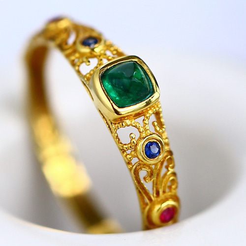 K18エメラルド ルビー サファイア ダイヤモンドリング 愛の成就」K18