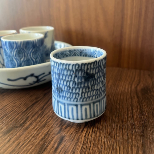骨董　アンティーク　古伊万里　染付　微塵唐草文様　猪口　盃　酒器　杯　5客 古伊万里染付みじん唐草文猪口 5客組 | KATAKAGO_TOKYO