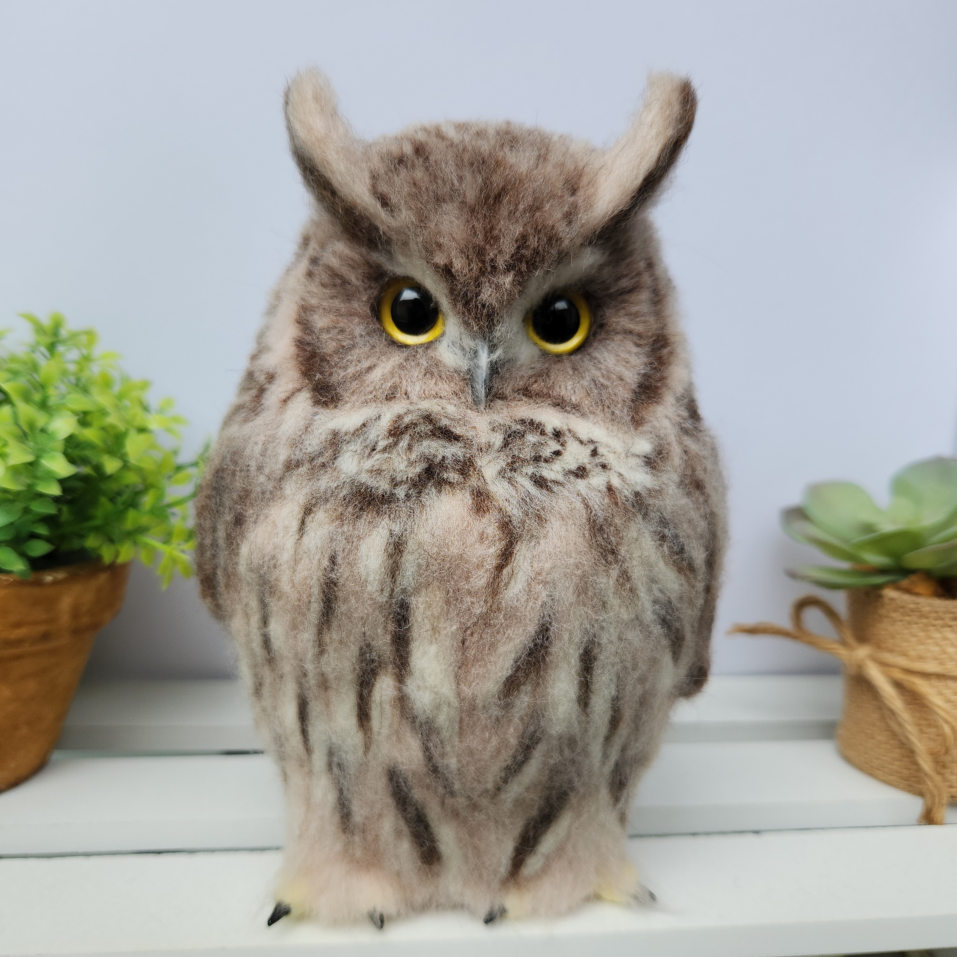 羊毛フェルト製置物 ホワイトアメリカワシミミズクミニ - メルカリ