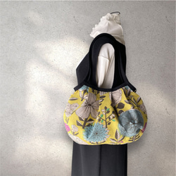 コロンと可愛いショルダーグラニーバッグ  北欧調 大人可愛い大きな花柄  マスタード　◎選べる2サイズ 8枚目の画像