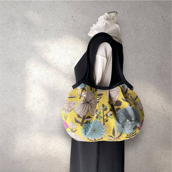 コロンと可愛いショルダーグラニーバッグ  北欧調 大人可愛い大きな花柄  マスタード　◎選べる2サイズ 8枚目の画像