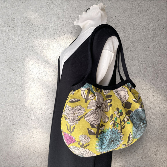 コロンと可愛いショルダーグラニーバッグ  北欧調 大人可愛い大きな花柄  マスタード　◎選べる2サイズ 2枚目の画像