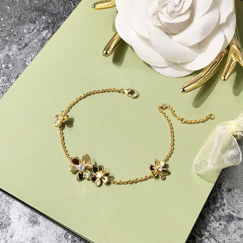 ⭐️最高品質⭐️芸能人✨フラワー✨フリヴォル✨ブレスレット✨至高⭐️ ⭐️最高品質⭐️芸能人✨フラワー✨フリヴォル✨ブレスレット