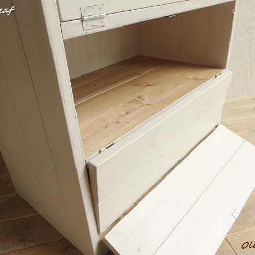 サイズ、デザインオーダー可！バッタン3枚扉キャビネット○シャビー