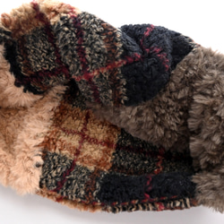 【完売しました】毛布な暖かさ！イタリア製ボア チェック柄×ふわふわファー＊クロス ネックウォーマー《ベージュ×ブラウン》 9枚目の画像