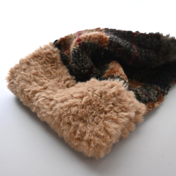 【完売しました】毛布な暖かさ！イタリア製ボア チェック柄×ふわふわファー＊クロス ネックウォーマー《ベージュ×ブラウン》 11枚目の画像