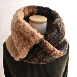 【完売しました】毛布な暖かさ！イタリア製ボア チェック柄×ふわふわファー＊クロス ネックウォーマー《ベージュ×ブラウン》 3枚目の画像