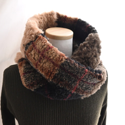 【完売しました】毛布な暖かさ！イタリア製ボア チェック柄×ふわふわファー＊クロス ネックウォーマー《ベージュ×ブラウン》 5枚目の画像