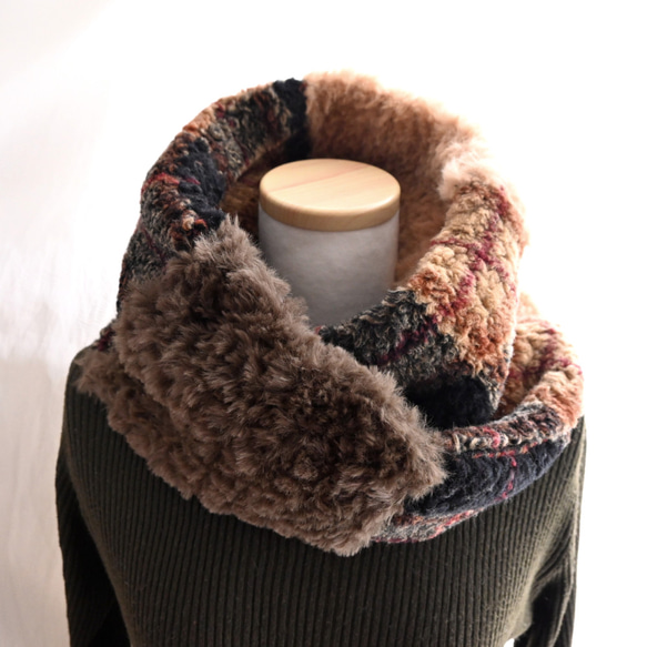 【完売しました】毛布な暖かさ！イタリア製ボア チェック柄×ふわふわファー＊クロス ネックウォーマー《ベージュ×ブラウン》 14枚目の画像