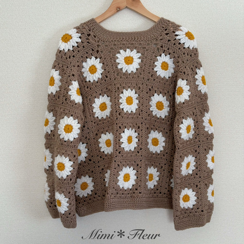 デイジーモチーフのニットカーディガン ＊ グラニースクエア