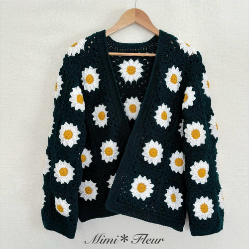 デイジーモチーフのニットカーディガン ＊ グラニースクエア